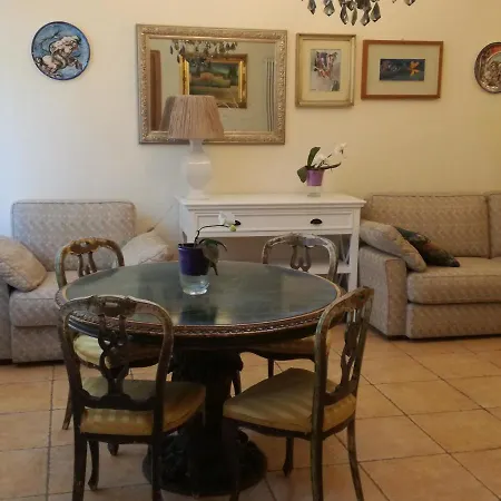 The Orange Groove Bed and breakfast Bari